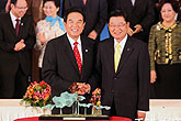 宇達(dá)出品的“好事連連”被海協(xié)會(huì)陳云林會(huì)長贈(zèng)給?；鶗?huì)江丙坤先生